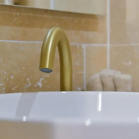 Bright And - Apartment *