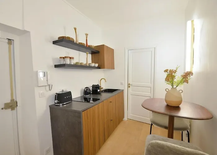 Bright And - Apartment